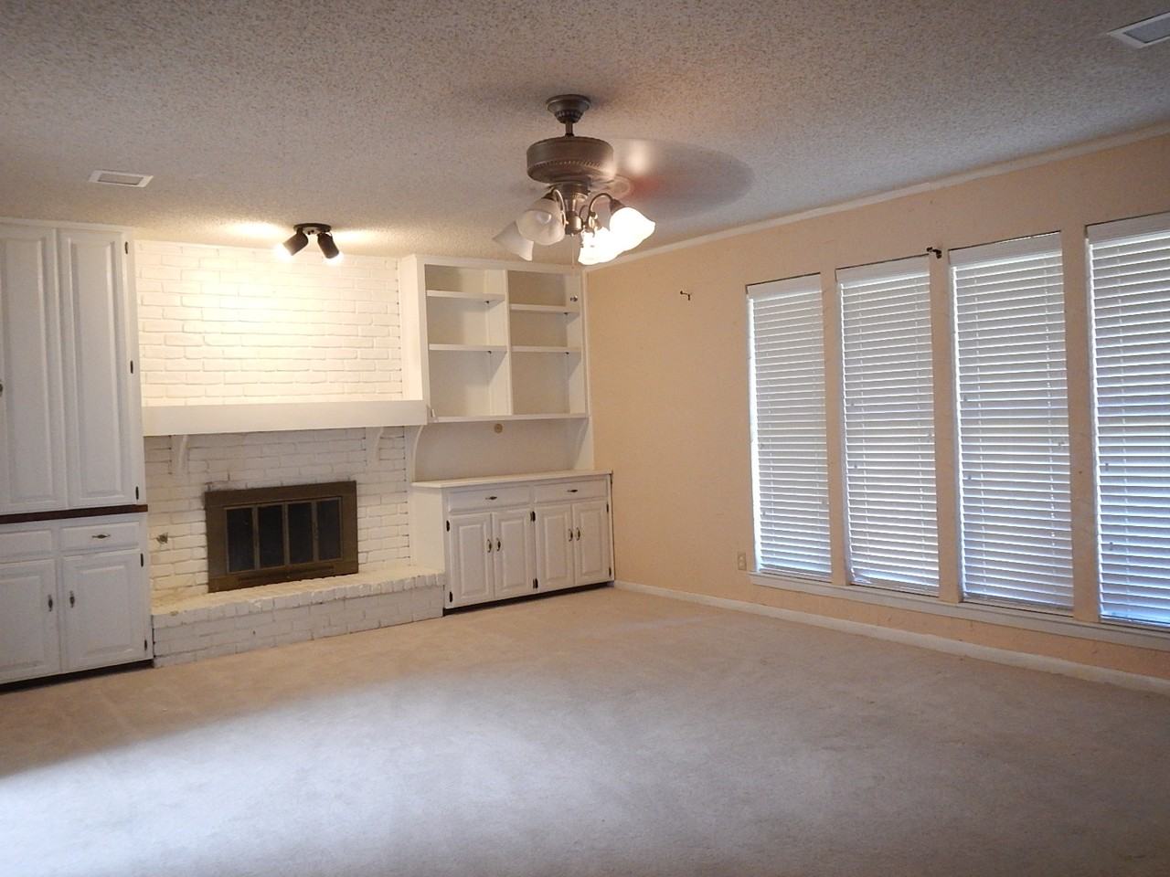 1115 Kenshire Ln - Photo 3 of 16