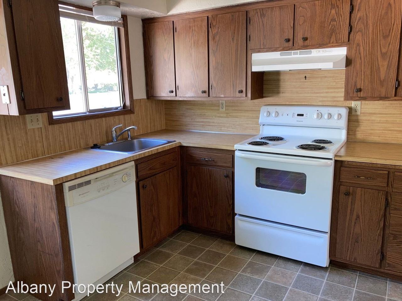 2601 Chicago St SE - Photo 3 of 8