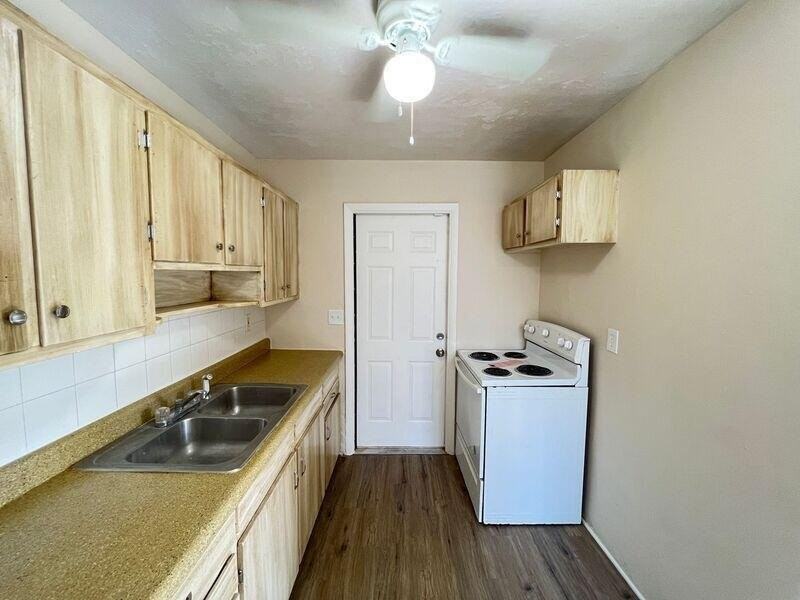 1360 10th St - Photo 3 of 8
