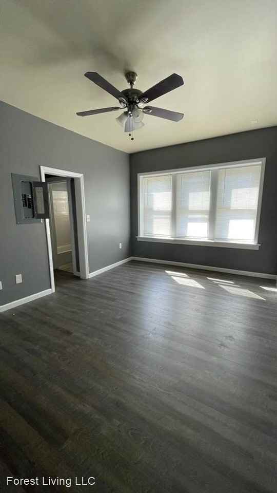 1025 Collings Ave - Photo 3 of 13