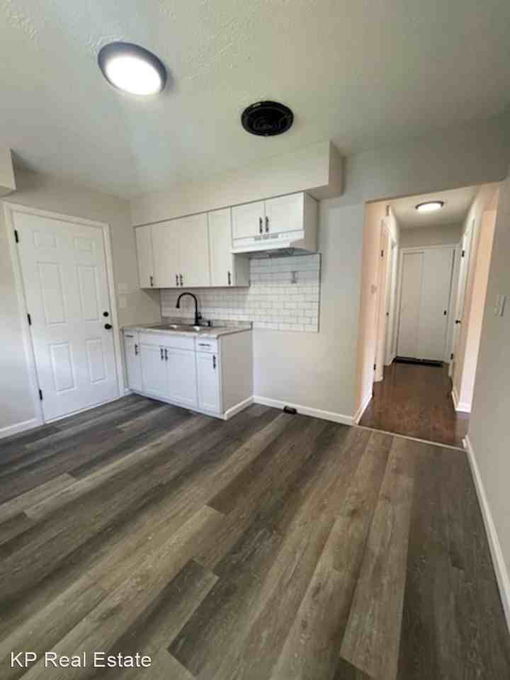 1536 Thomas Ave - Photo 3 of 10