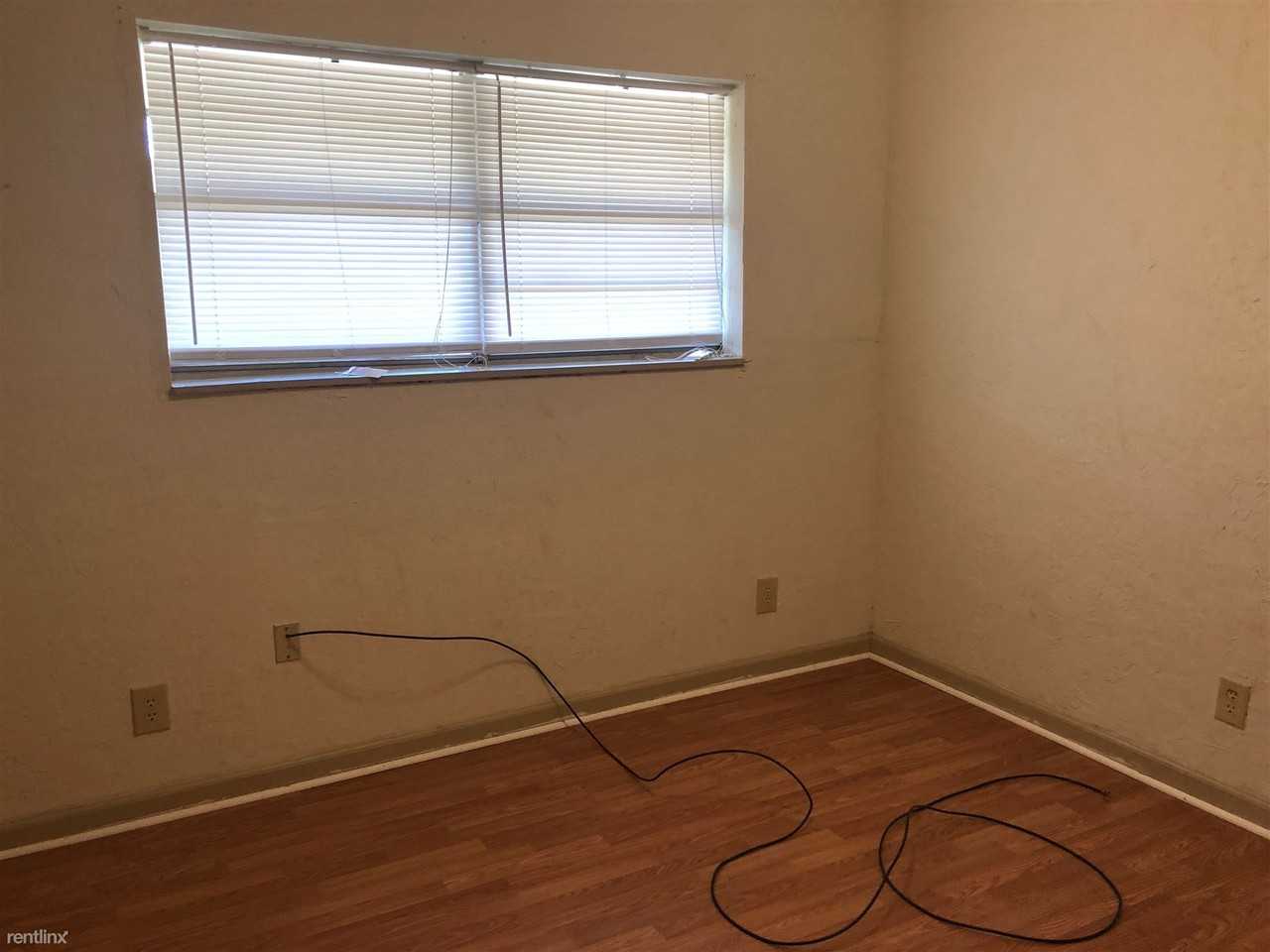 2301 Addiebelle St - Photo 3 of 8