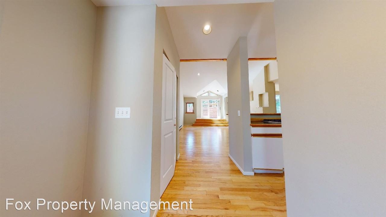 1810 Oak Ave - Photo 3 of 41