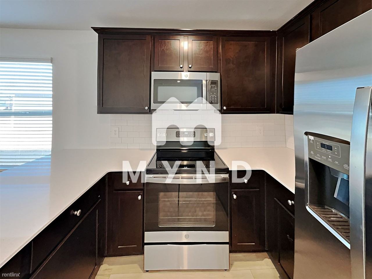 1322 Mosely Cir - Photo 3 of 24