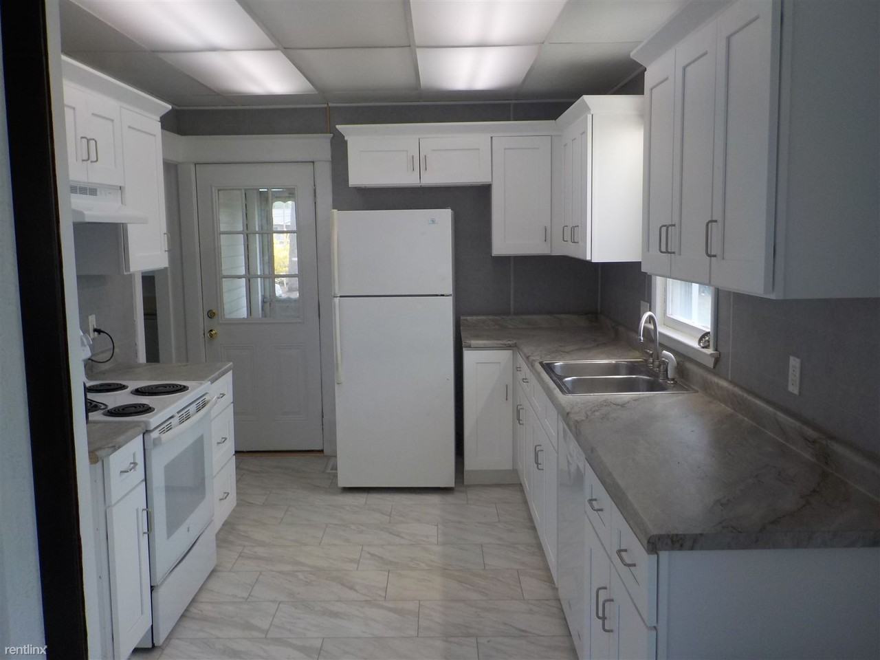 281 S Maple St - Photo 2 of 7