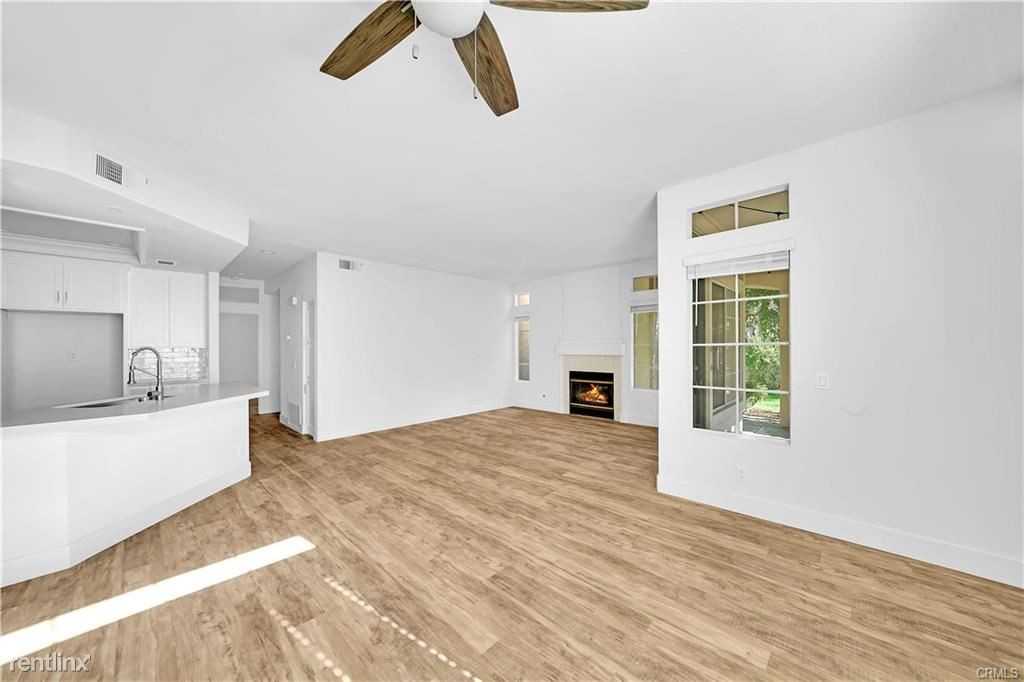 141 Shorebreaker Dr - Photo 2 of 10