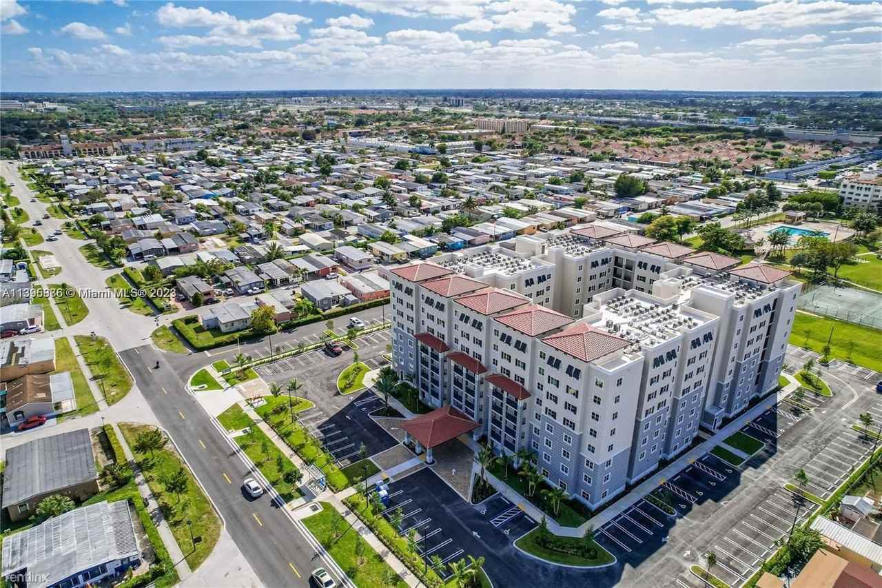 400 NW 112th Ave - Photo 3 of 5