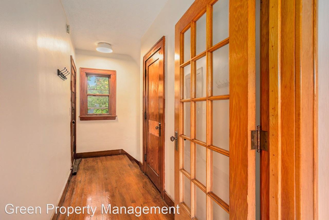 956 Innes St NE - Photo 3 of 17