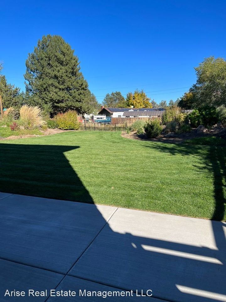 1726 SW 27th St. - Photo 3 of 18