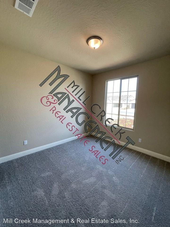 1037 S Simon St - Photo 3 of 15