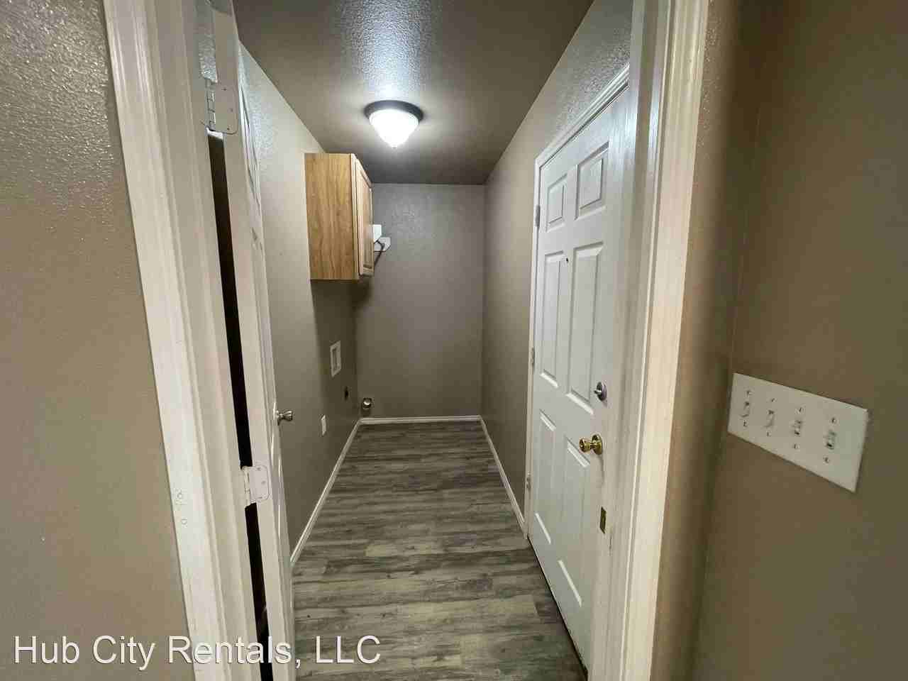 2205 Urbana Ave - Photo 2 of 8