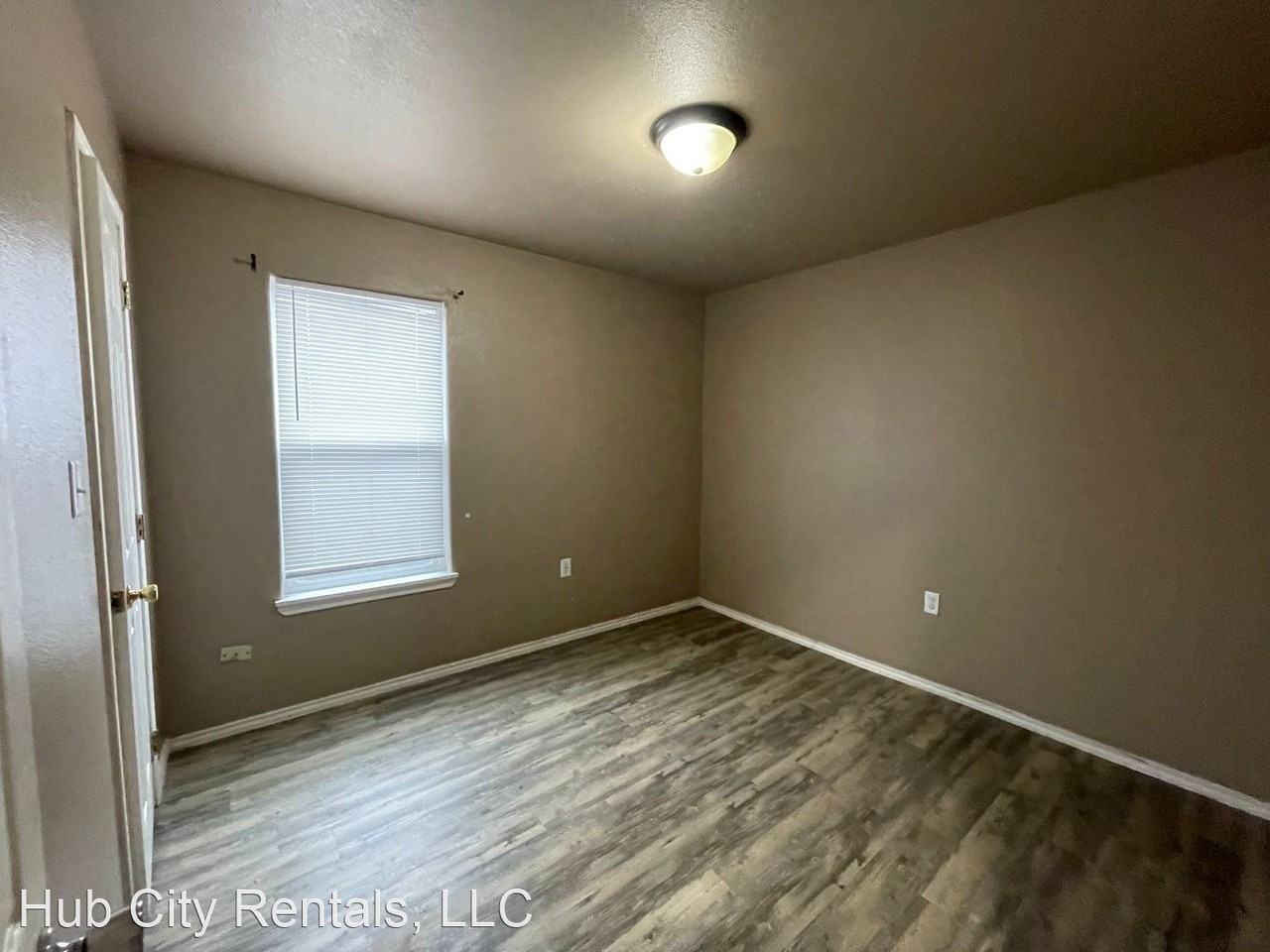 2205 Urbana Ave - Photo 3 of 8