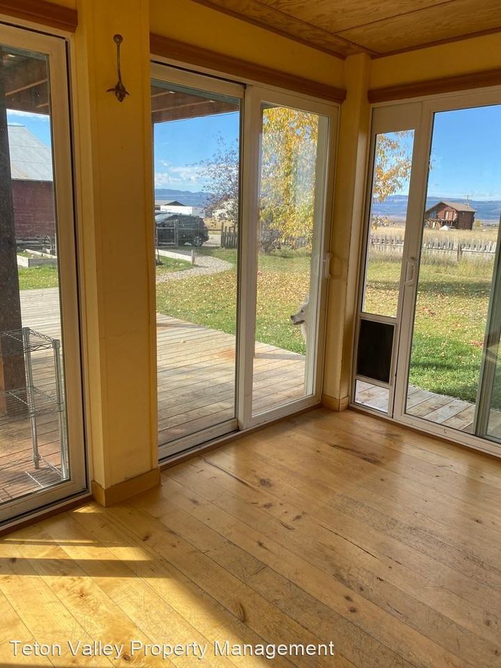 5135 N 410 W - Photo 2 of 20