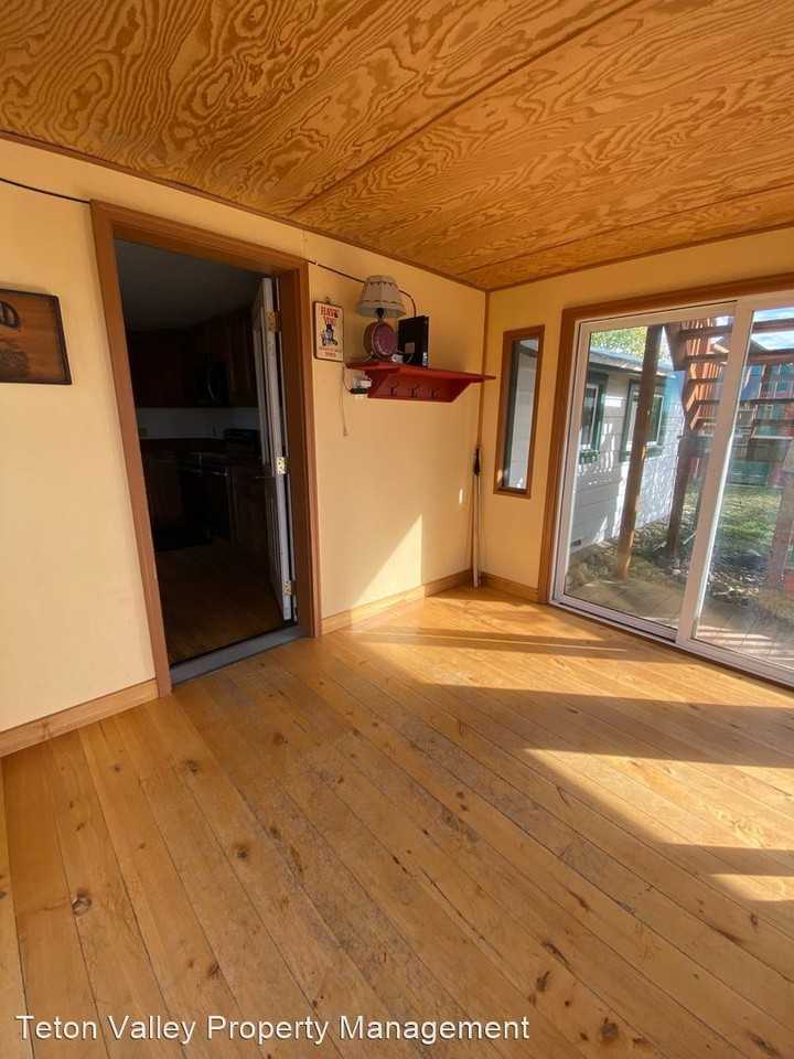 5135 N 410 W - Photo 3 of 20