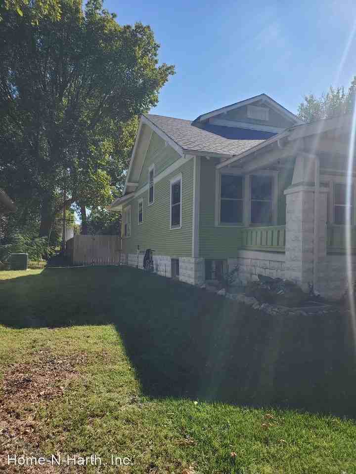 210 N Holyoke St - Photo 3 of 40