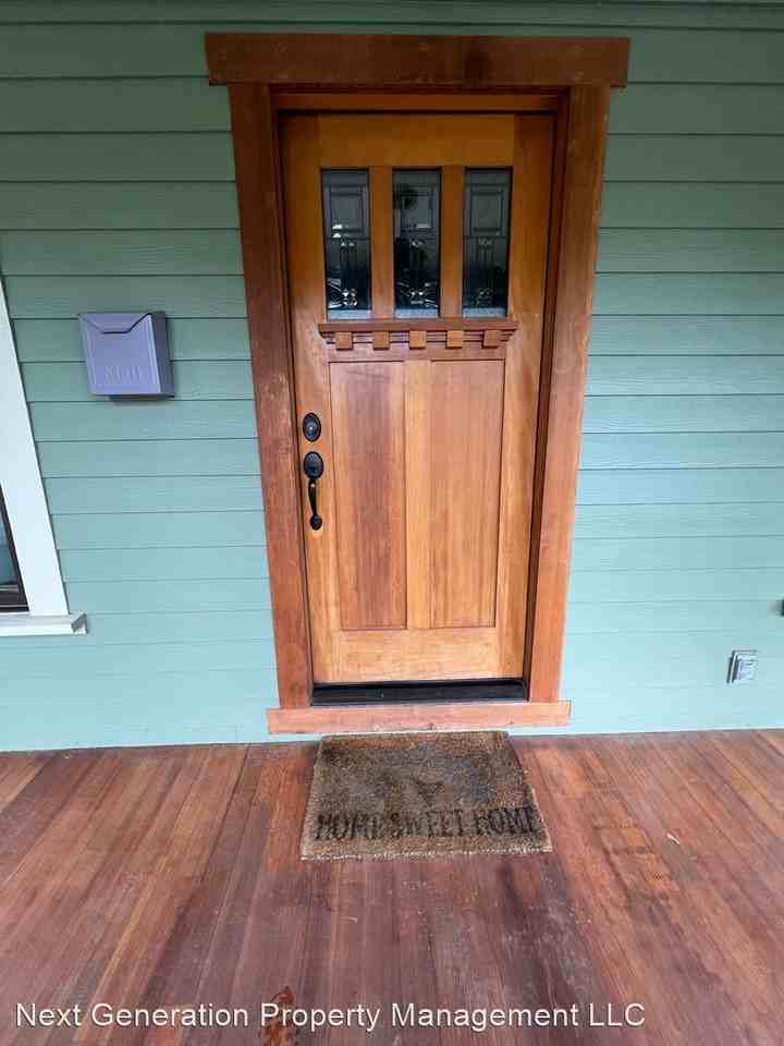 525 F St - Photo 2 of 29