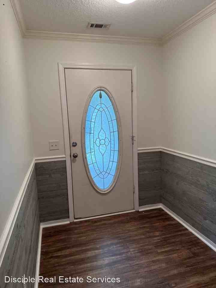 305 Elm Rd - Photo 3 of 25