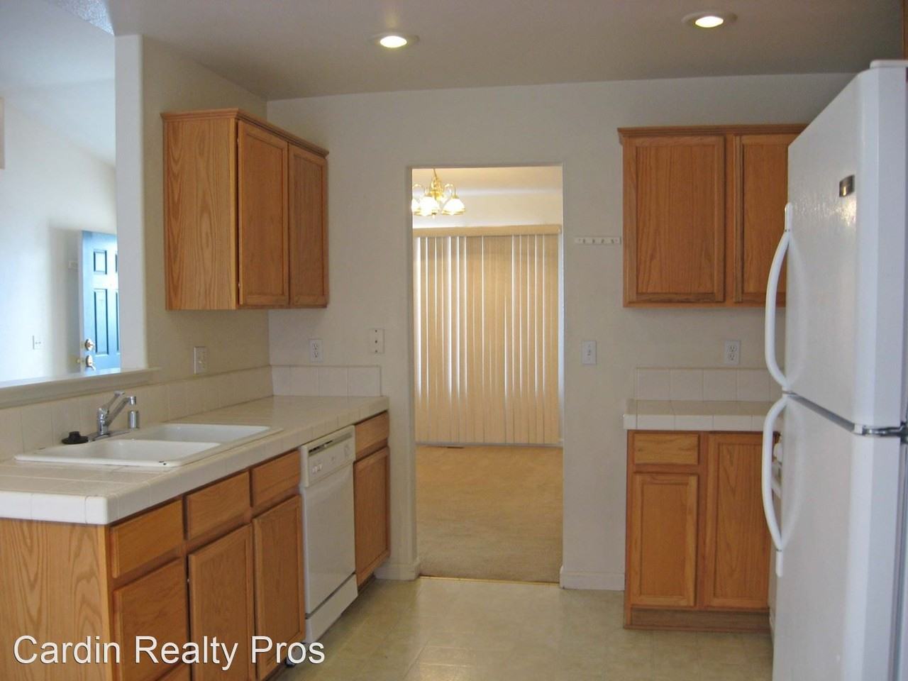 525 Summer St - Photo 2 of 5