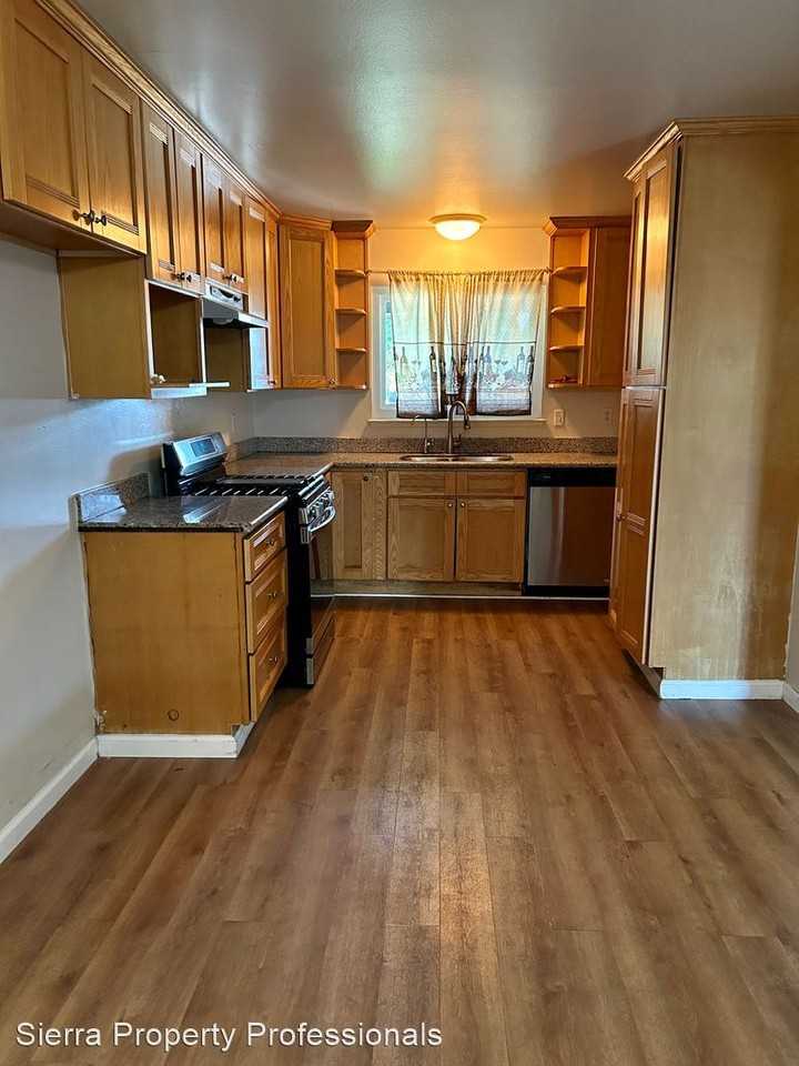5477 Starcrest Dr - Photo 2 of 14