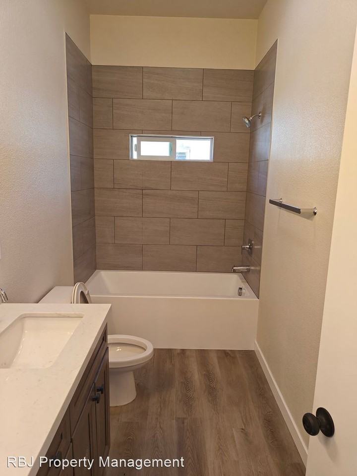 685 Claire Ave - Photo 2 of 7