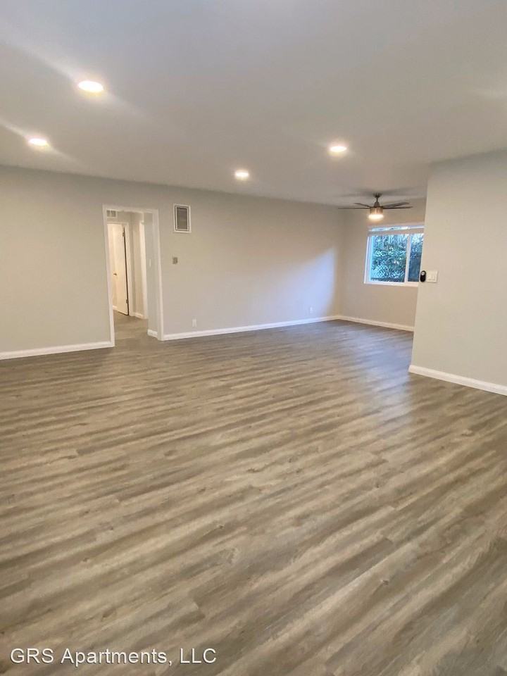 507-509 N Kings Road - Photo 3 of 22