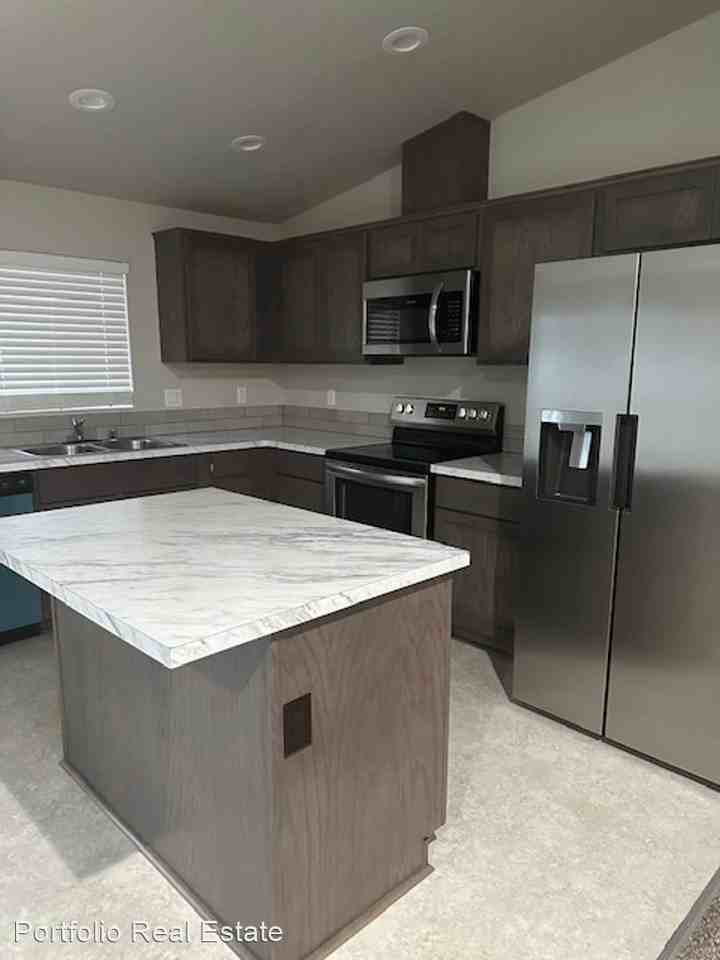 1010 E Mt Baker St - Photo 3 of 10