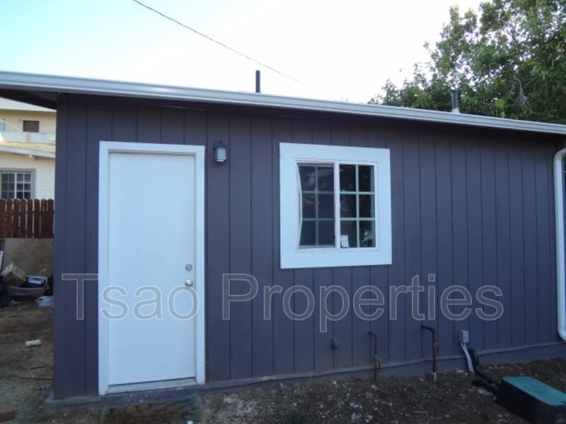607 N Ardmore Ave - Photo 4 of 5