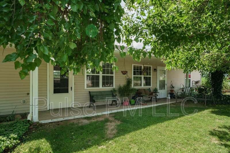 48 Ellen Kay Dr - Photo 2 of 6