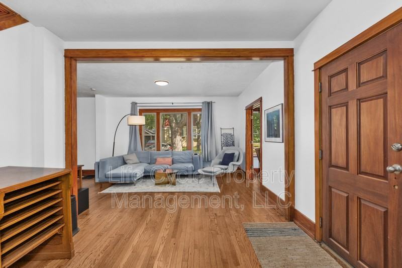 1355 Bemis St Se - Photo 2 of 17