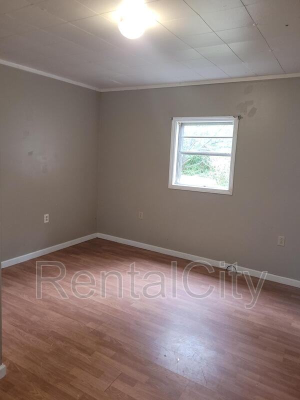 512 Laird St - Photo 3 of 9