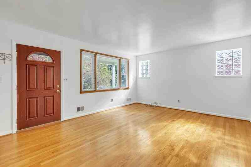 8212 Dorset Ave - Photo 3 of 21