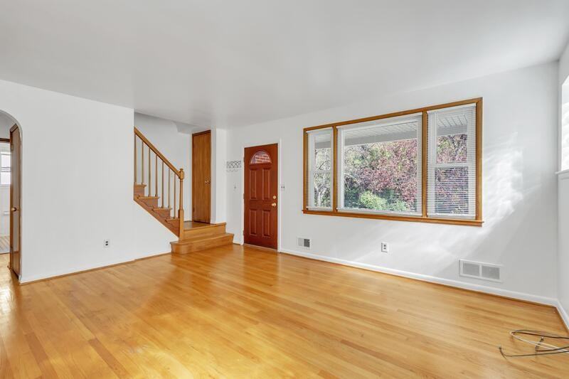 8212 Dorset Ave - Photo 4 of 21