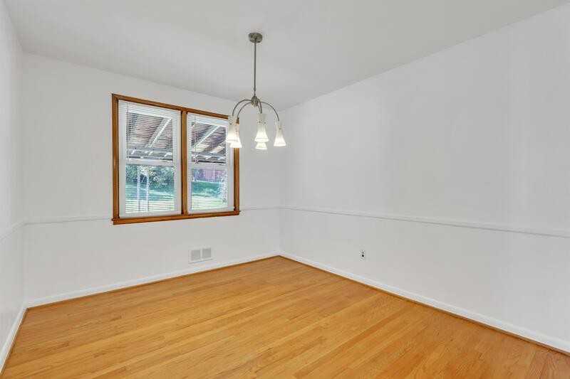 8212 Dorset Ave - Photo 5 of 21