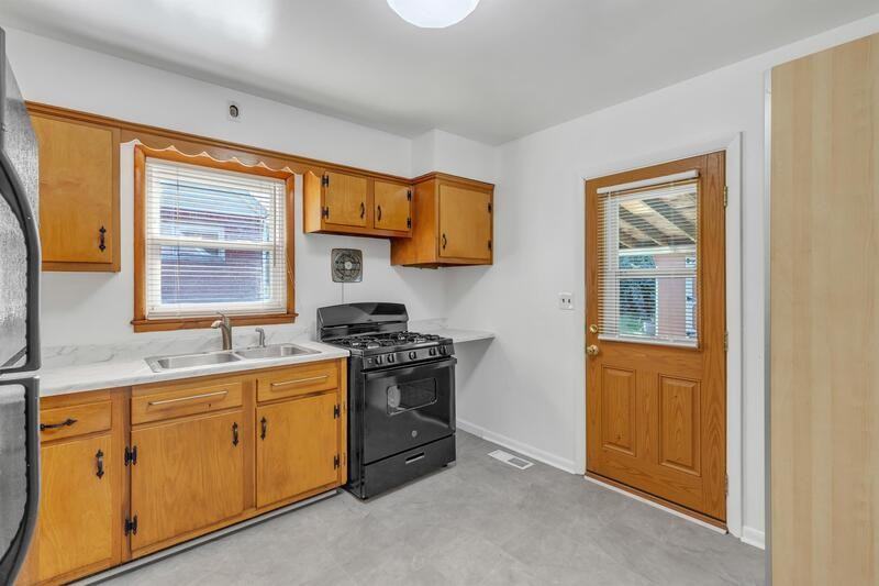 8212 Dorset Ave - Photo 7 of 21