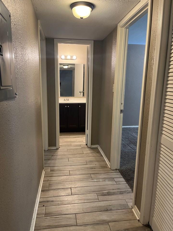 1842 Thompson Street #2 - Photo 4 of 14