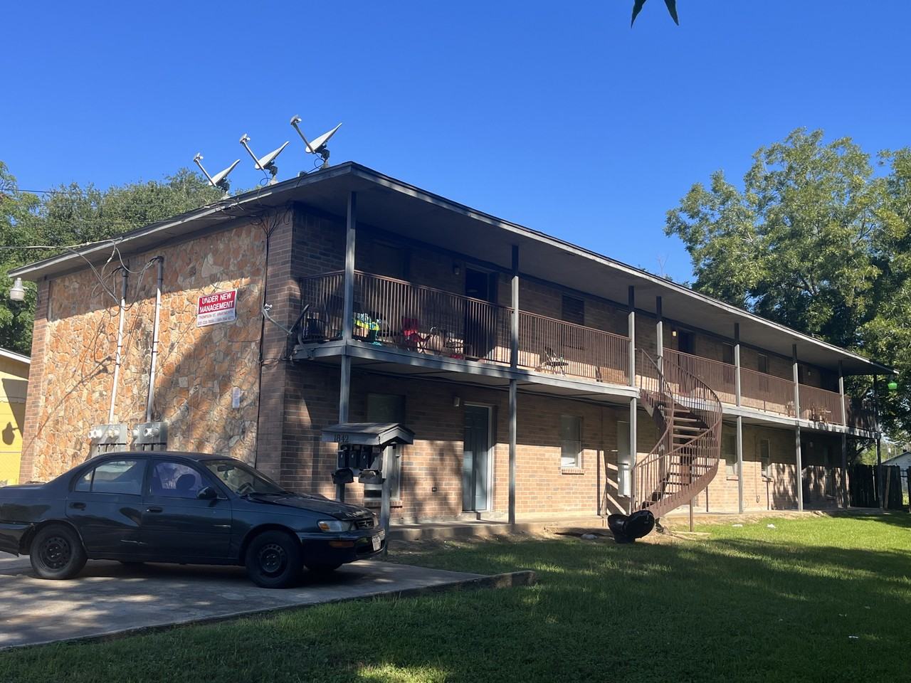 1842 Thompson Street #2 - Photo 7 of 14