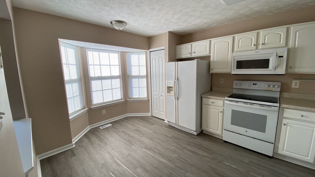 3230 Halcyon Ct - Photo 4 of 16