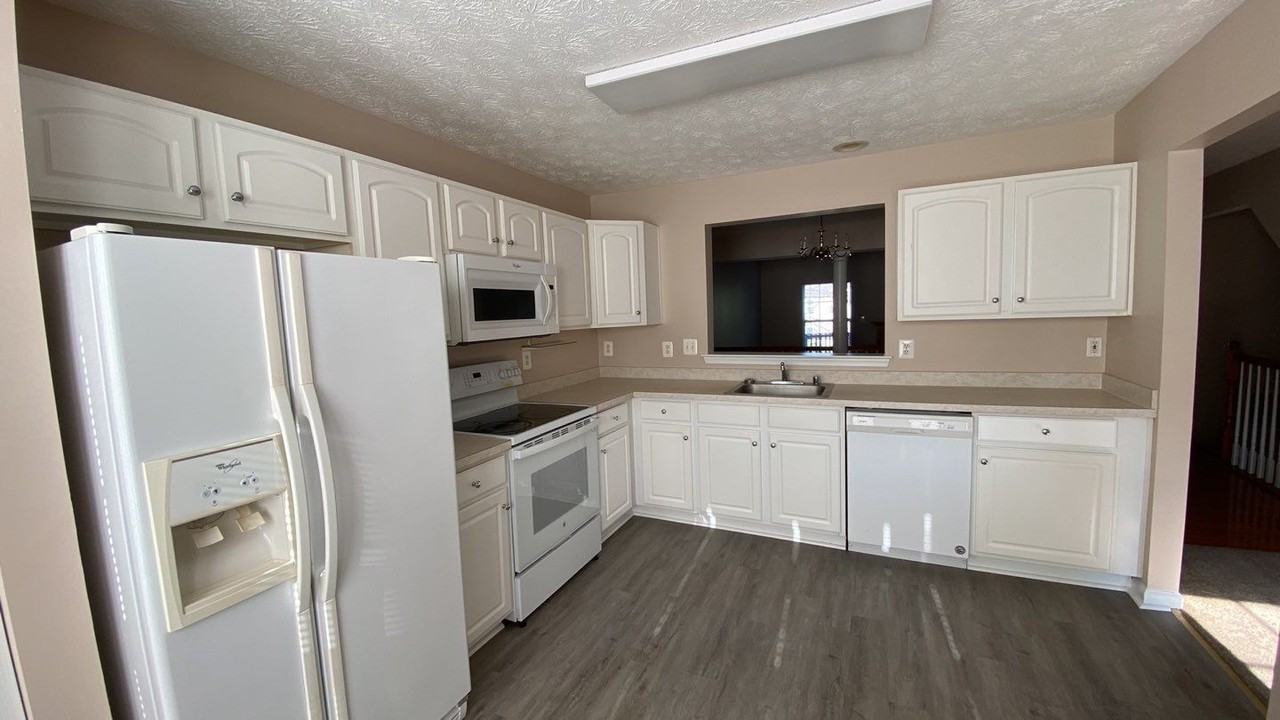 3230 Halcyon Ct - Photo 5 of 16