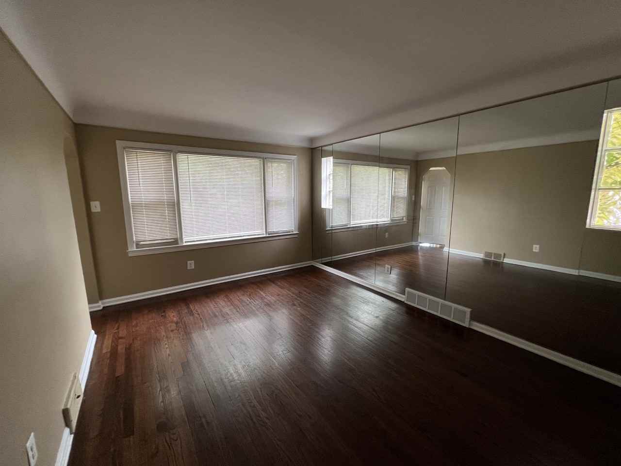 11495 Saint Patrick St - Photo 3 of 7