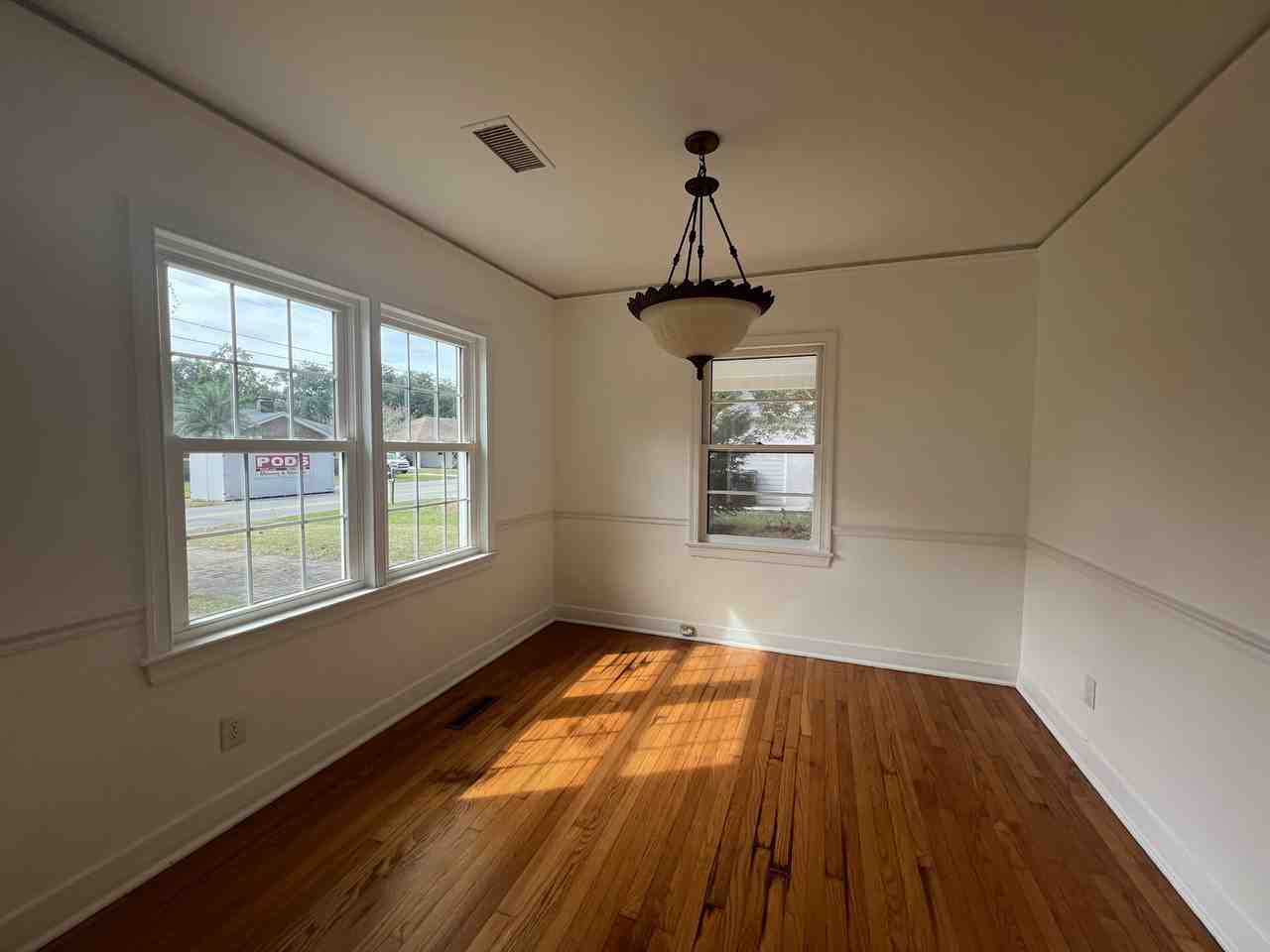 328 Canterbury Rd - Photo 3 of 10