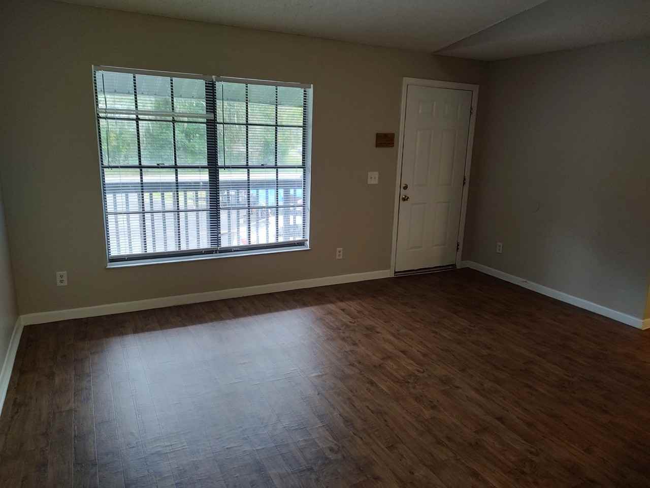 173 Hickory St - Photo 3 of 8