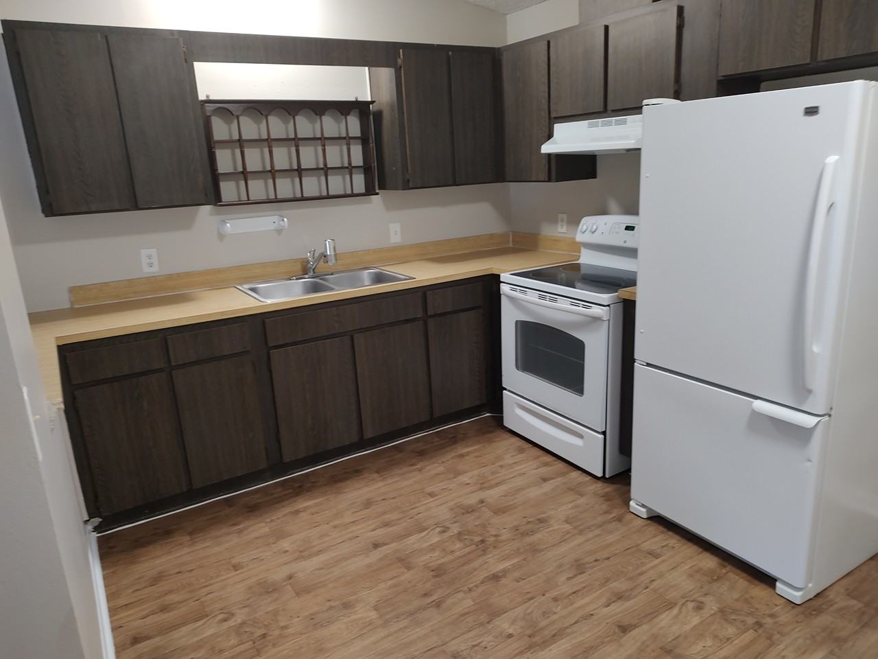 173 Hickory St - Photo 4 of 8