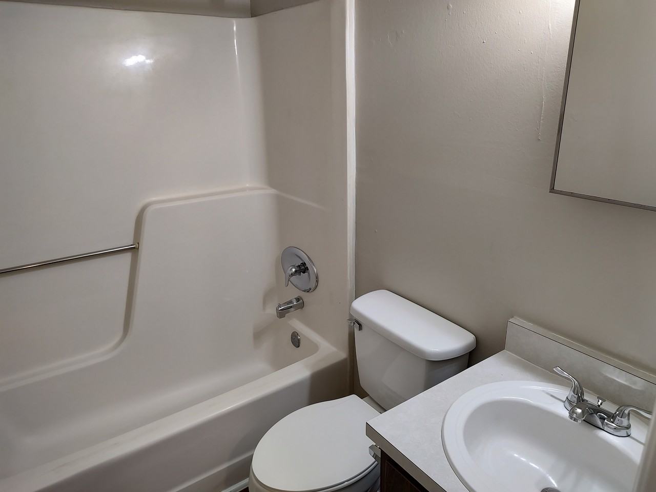 173 Hickory St - Photo 7 of 8