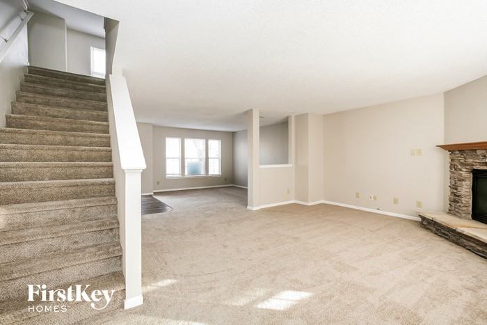 10755 Cyrus Dr - Photo 3 of 15