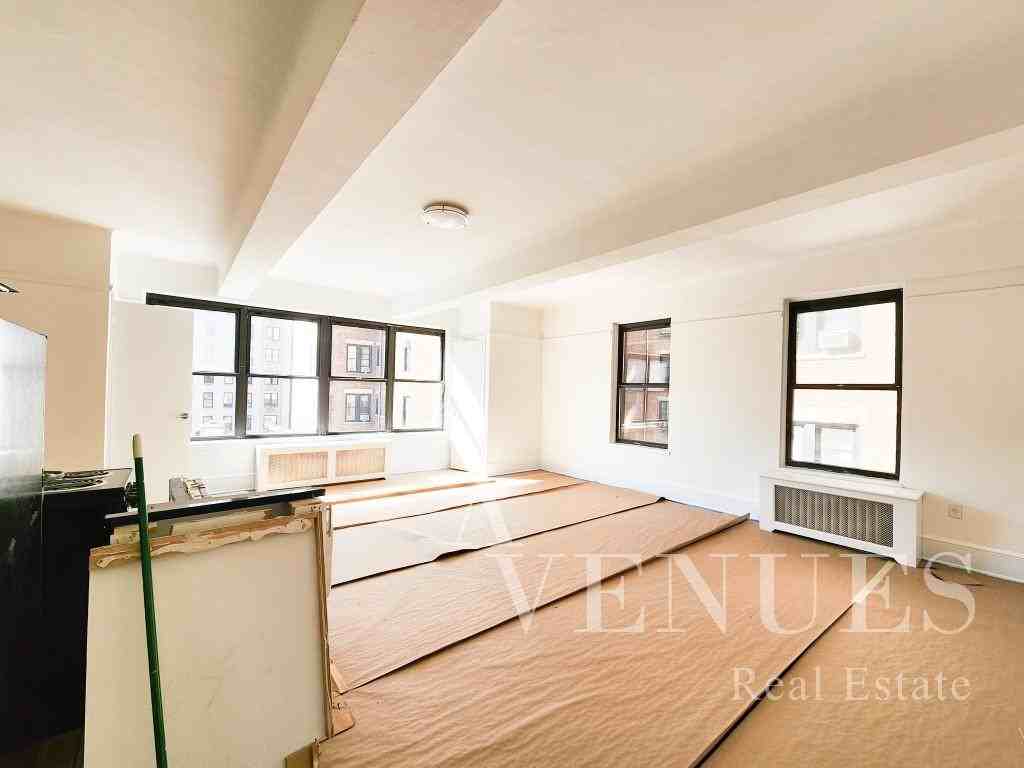 W 73rd St 8FF, New York, NY 10023 3 Bedroom Apartment for 4,800/month