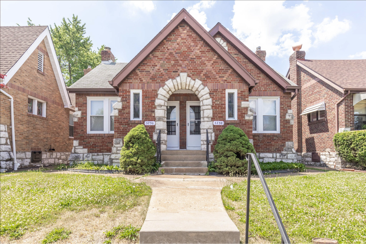 5738 Chippewa Street St. Louis MO 63109 2 Bedroom Apartment for