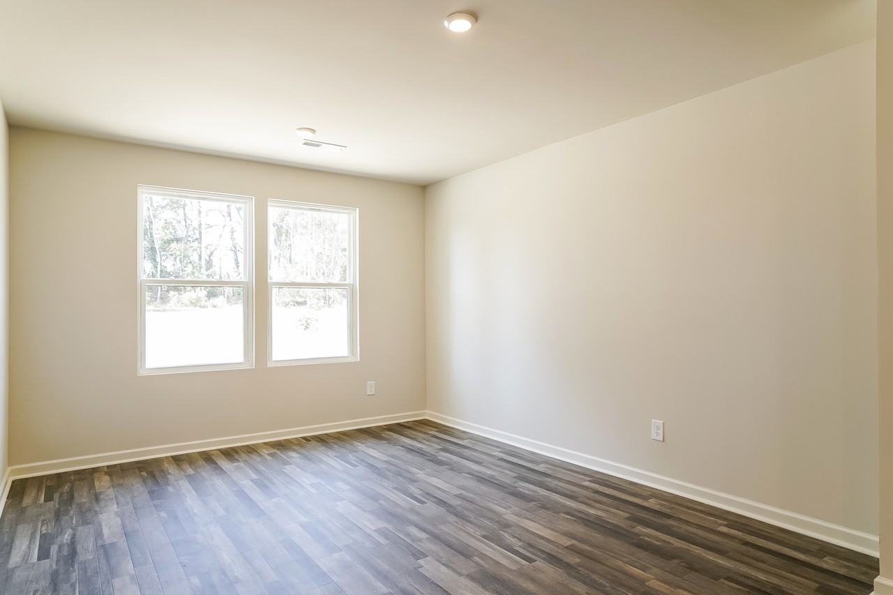 102 Spencer Dr - Photo 3 of 15