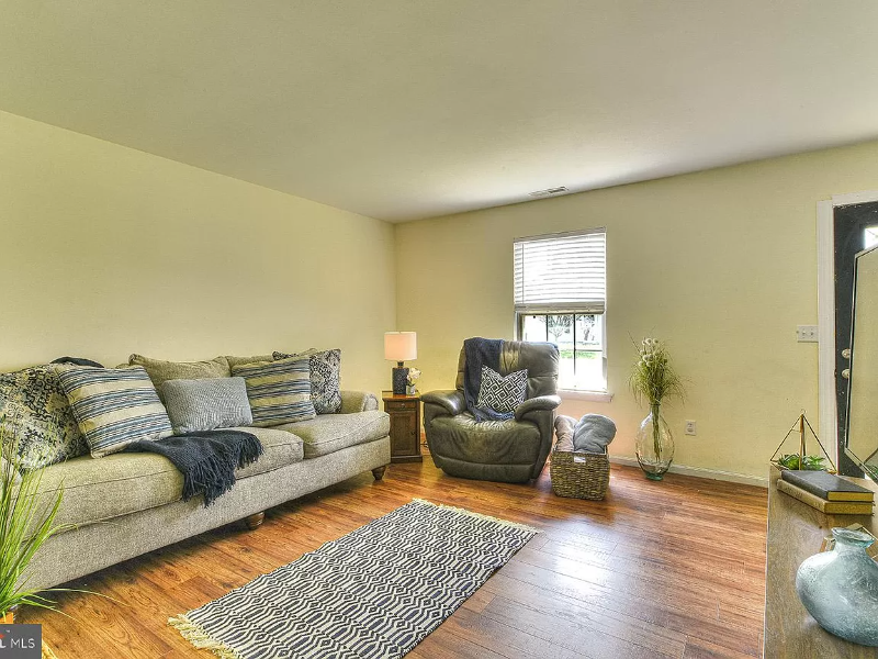 438 Rudder Ln - Photo 3 of 20