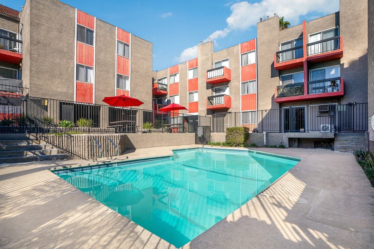 Kingsley Plaza - Photo 5 of 17