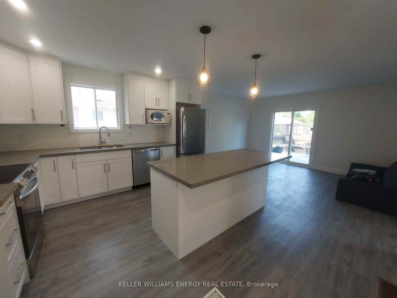 500 Barnes Crescent - Photo 2 of 10